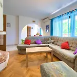 Mihael Apartman