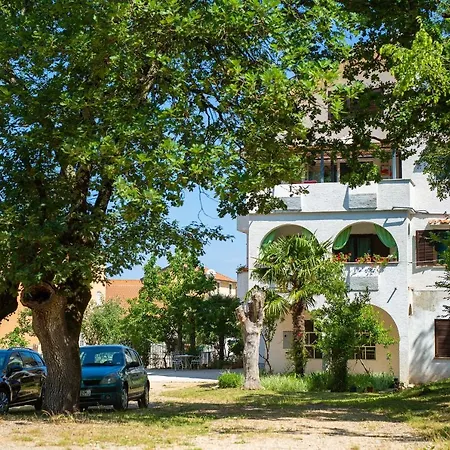 Mihael Apartman Malinska